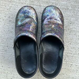 Dansko size 40 black with speckles